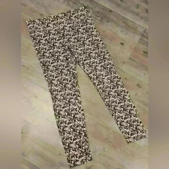 Aerie Floral Chill Play Leggings - Picture 2 of 10